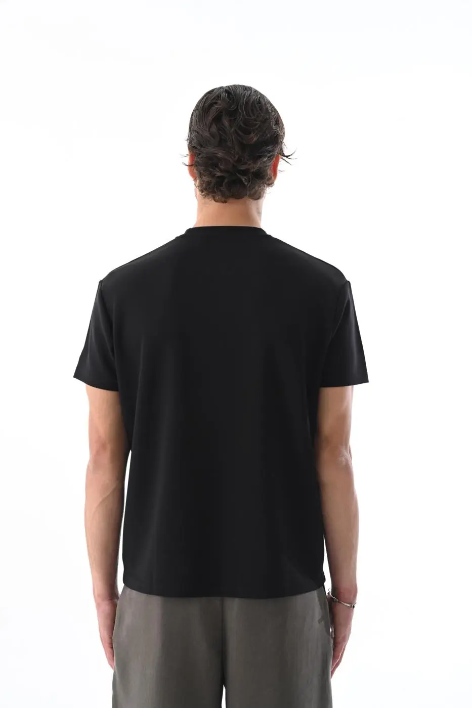 Siyah Quiet Tee, arkadan
